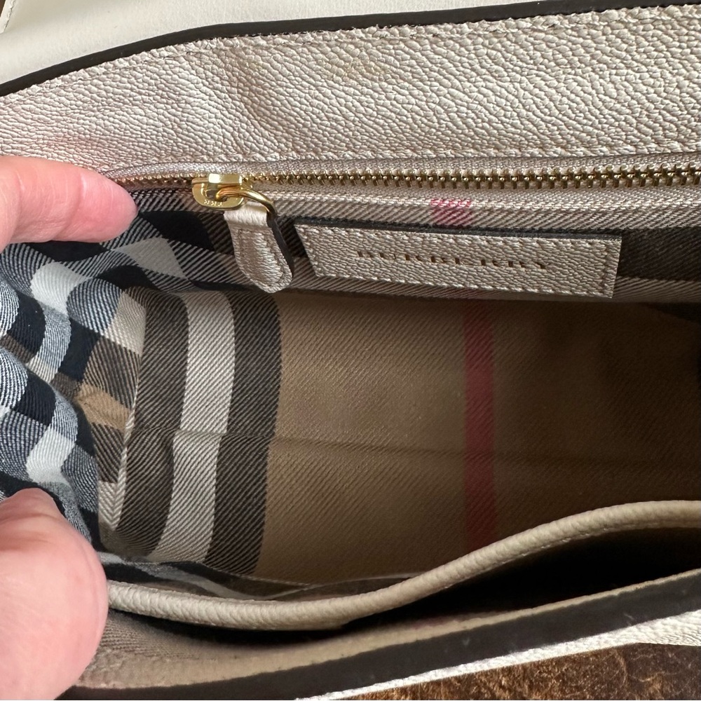 Burberry • Grain Calfskin Small Medley Crossbody • Limestone - Picture 14 of 16